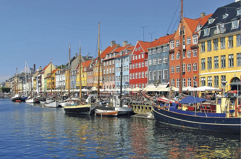 Kopenhagen mit Fluss und Booten