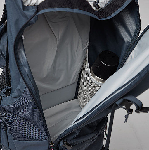 Innenansicht eines leeren Wanderrucksacks