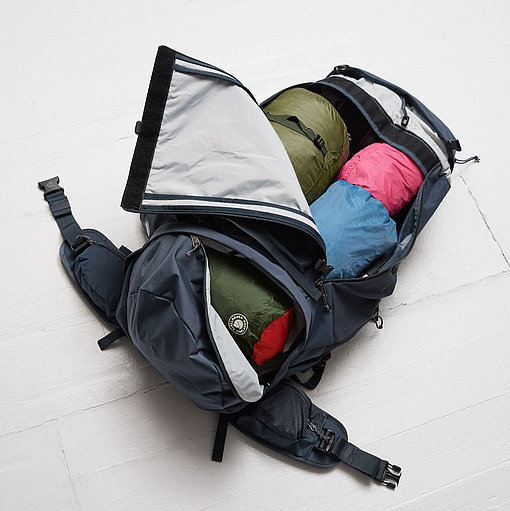 Innenansicht eines bepackten Wanderrucksacks