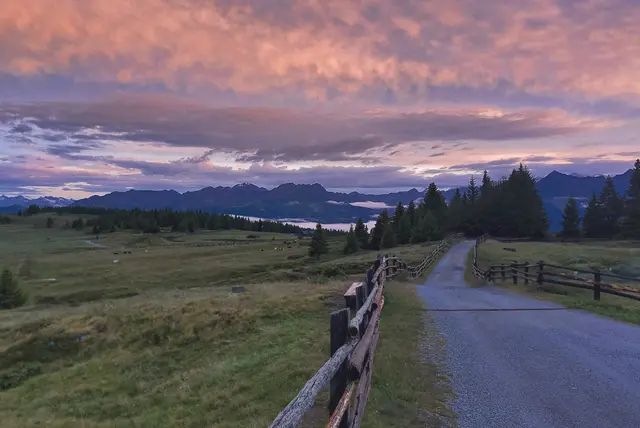 Die Lüsner Alm im Morgenlicht